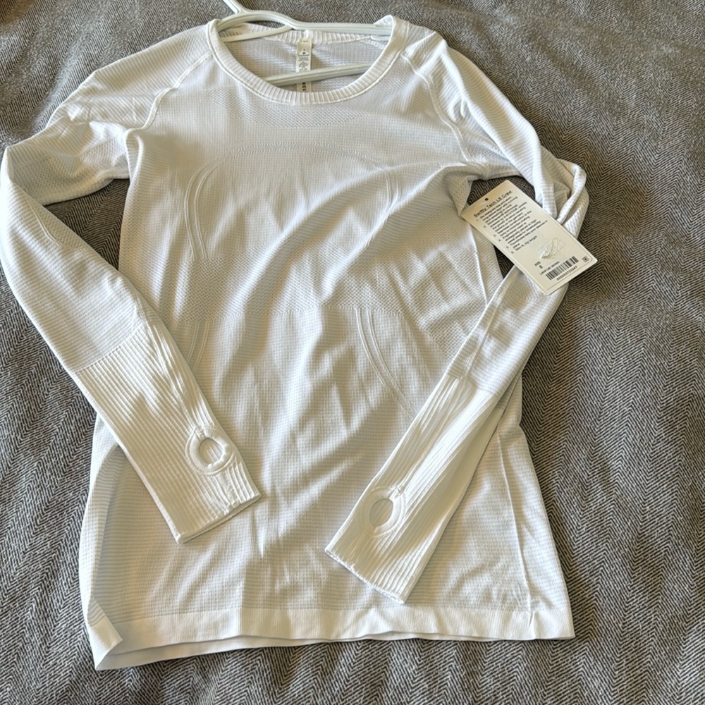 Women’s lululemon longsleeve swiftly 8